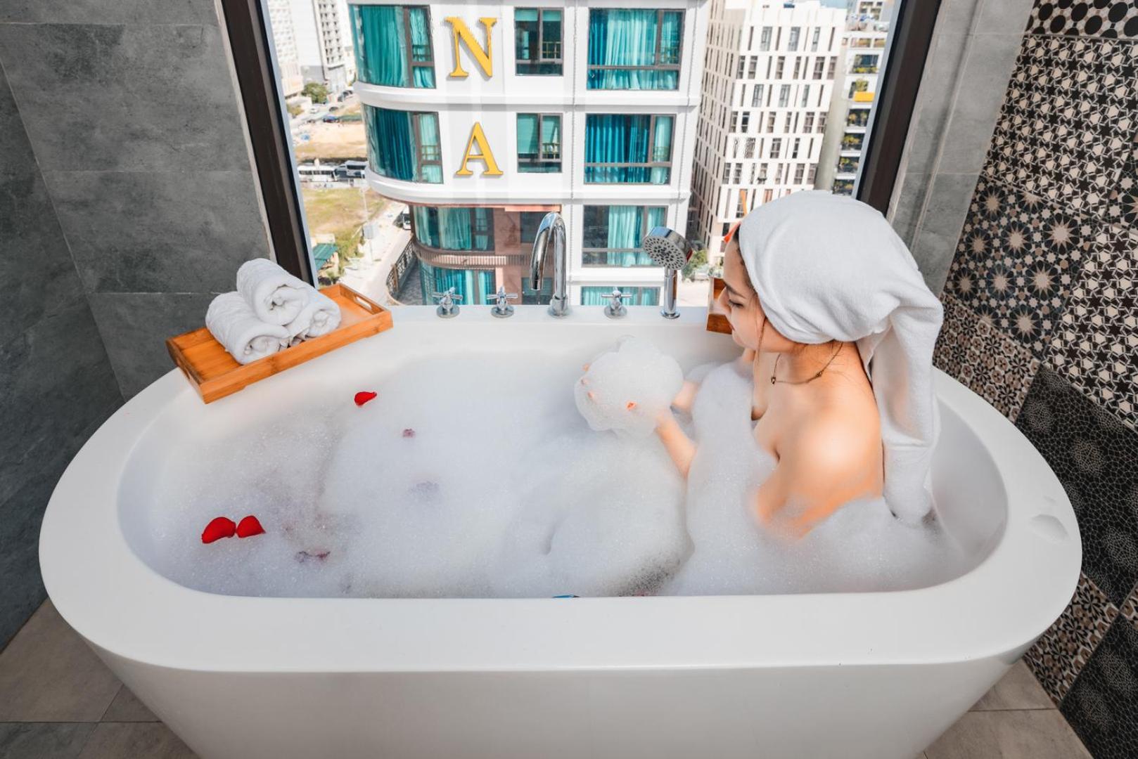Minh Chau Premium Hotel Danang Bagian luar foto